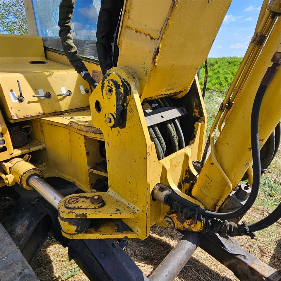 Zakup Caterpillar 307 B Caterpillar 307 B: slika Zakup Caterpillar 307 B Caterpillar 307 B