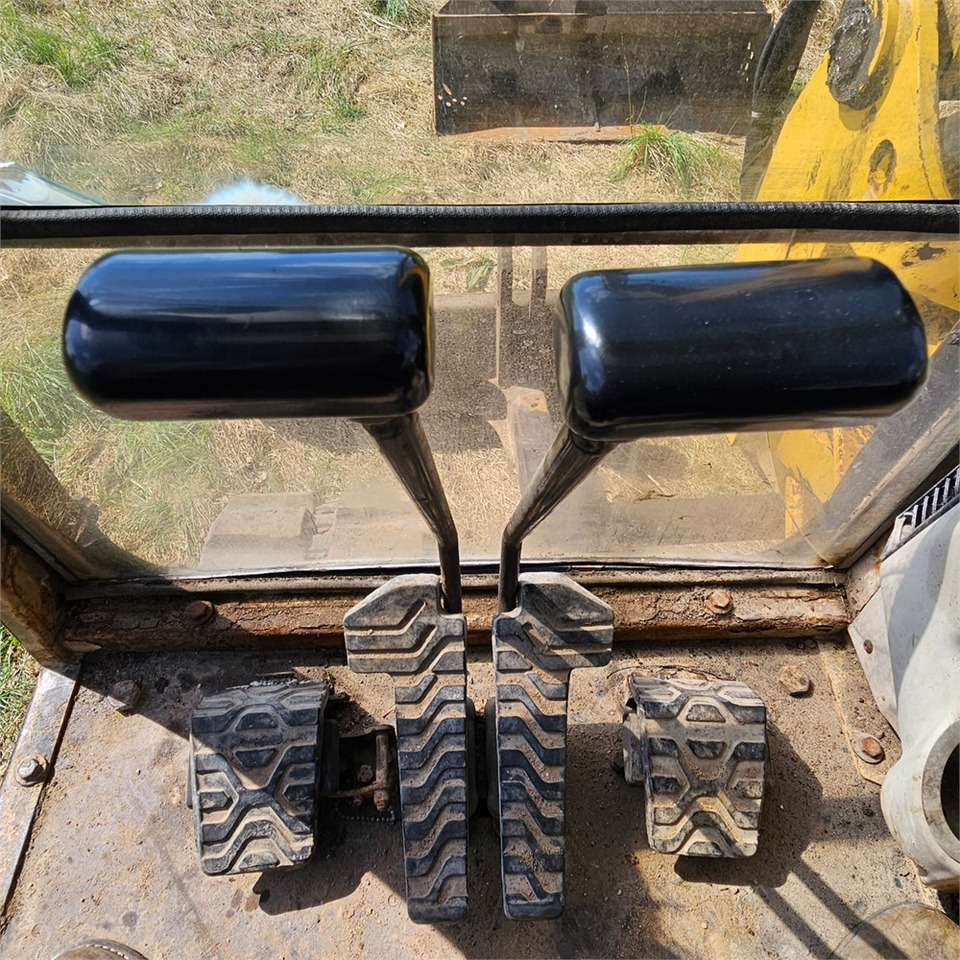 Zakup Caterpillar 307 B Caterpillar 307 B: slika Zakup Caterpillar 307 B Caterpillar 307 B