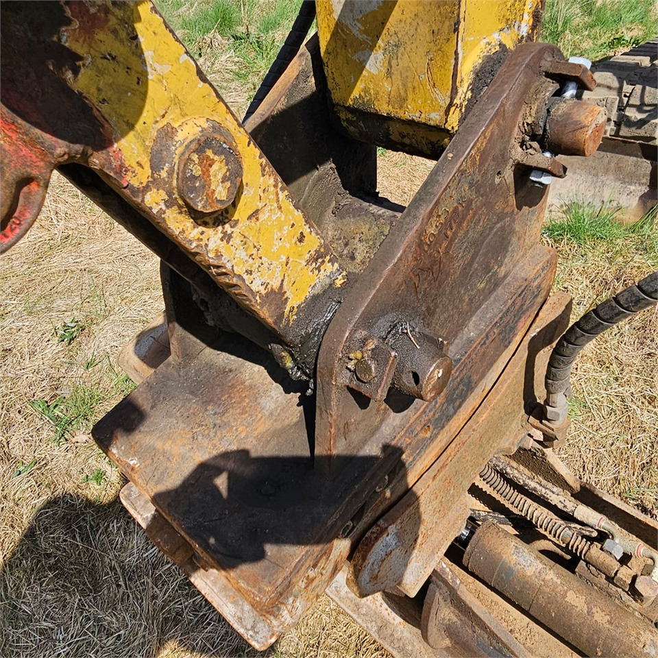 Zakup Caterpillar 307 B Caterpillar 307 B: slika Zakup Caterpillar 307 B Caterpillar 307 B