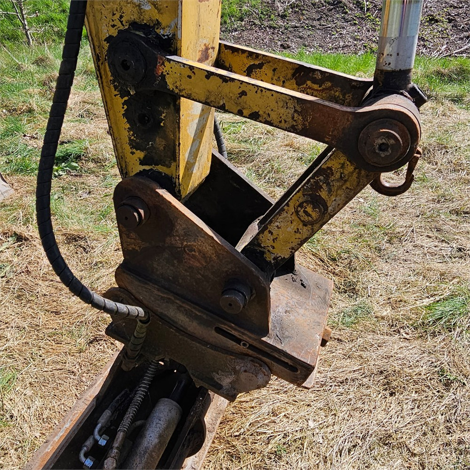 Zakup Caterpillar 307 B Caterpillar 307 B: slika Zakup Caterpillar 307 B Caterpillar 307 B