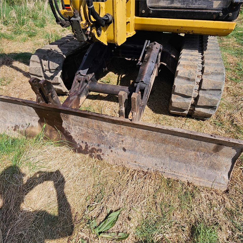 Zakup Caterpillar 307 B Caterpillar 307 B: slika Zakup Caterpillar 307 B Caterpillar 307 B