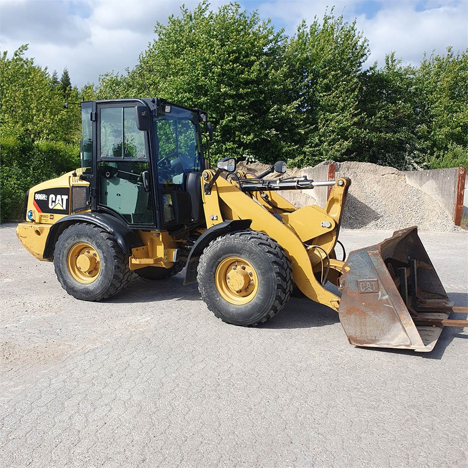 Caterpillar 906 H2 - Utovarivač na kotačima: slika Caterpillar 906 H2 - Utovarivač na kotačima Caterpillar 906 H2 - Utovarivač na kotačima: slika Caterpillar 906 H2 - Utovarivač na kotačima