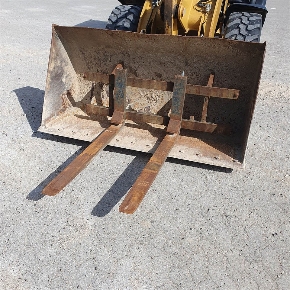 Zakup Caterpillar 906 H2 Caterpillar 906 H2: slika Zakup Caterpillar 906 H2 Caterpillar 906 H2