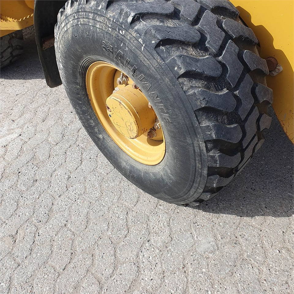 Zakup Caterpillar 906 H2 Caterpillar 906 H2: slika Zakup Caterpillar 906 H2 Caterpillar 906 H2