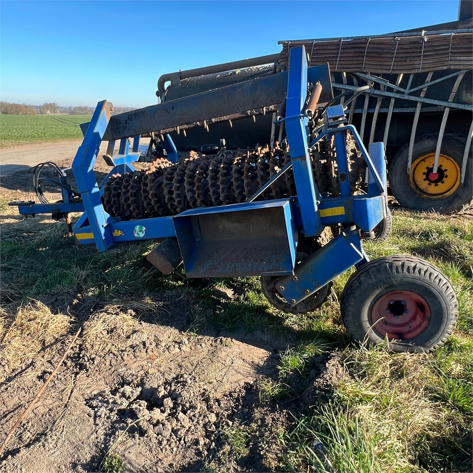 Dalbo Minimax 630 - Valjak za poljoprivredna gospodarstva: slika Dalbo Minimax 630 - Valjak za poljoprivredna gospodarstva Dalbo Minimax 630 - Valjak za poljoprivredna gospodarstva: slika Dalbo Minimax 630 - Valjak za poljoprivredna gospodarstva