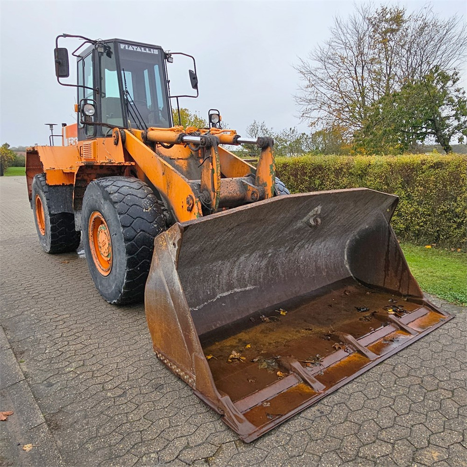 Fiat-Allis FR130 - Utovarivač na kotačima: slika Fiat-Allis FR130 - Utovarivač na kotačima Fiat-Allis FR130 - Utovarivač na kotačima: slika Fiat-Allis FR130 - Utovarivač na kotačima