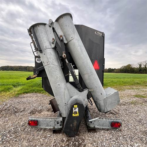 Fliegl ULS 400/500 - Oprema za stoku: slika Fliegl ULS 400/500 - Oprema za stoku Fliegl ULS 400/500 - Oprema za stoku: slika Fliegl ULS 400/500 - Oprema za stoku