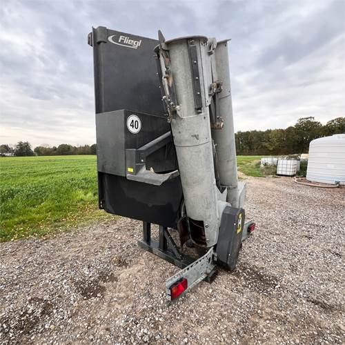 Fliegl ULS 400/500 - Oprema za stoku: slika Fliegl ULS 400/500 - Oprema za stoku Fliegl ULS 400/500 - Oprema za stoku: slika Fliegl ULS 400/500 - Oprema za stoku