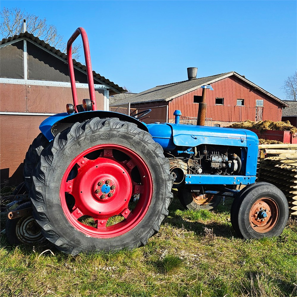 Ford T2 - Traktor: slika Ford T2 - Traktor Ford T2 - Traktor: slika Ford T2 - Traktor