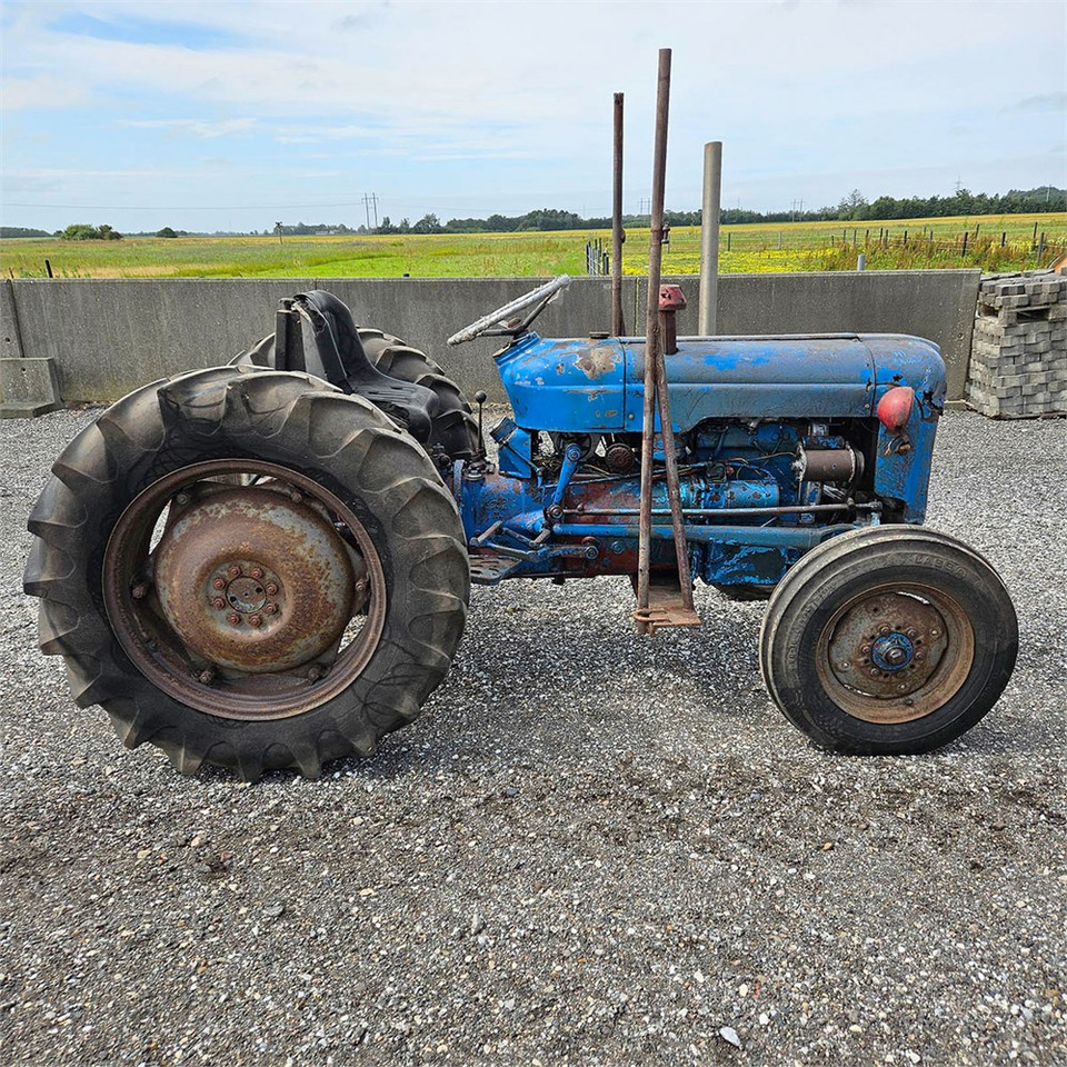 Fordson Dexta - Traktor: slika Fordson Dexta - Traktor Fordson Dexta - Traktor: slika Fordson Dexta - Traktor