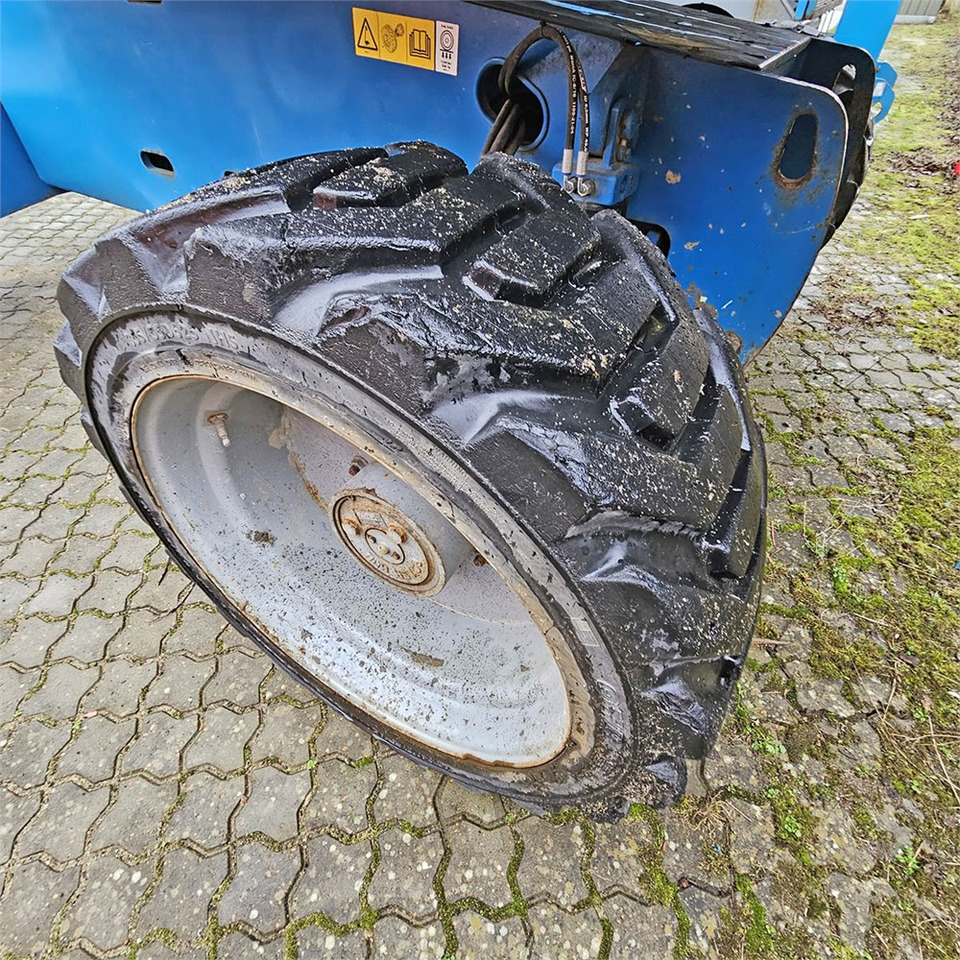 Teleskopski krak Genie S60HC: slika Teleskopski krak Genie S60HC