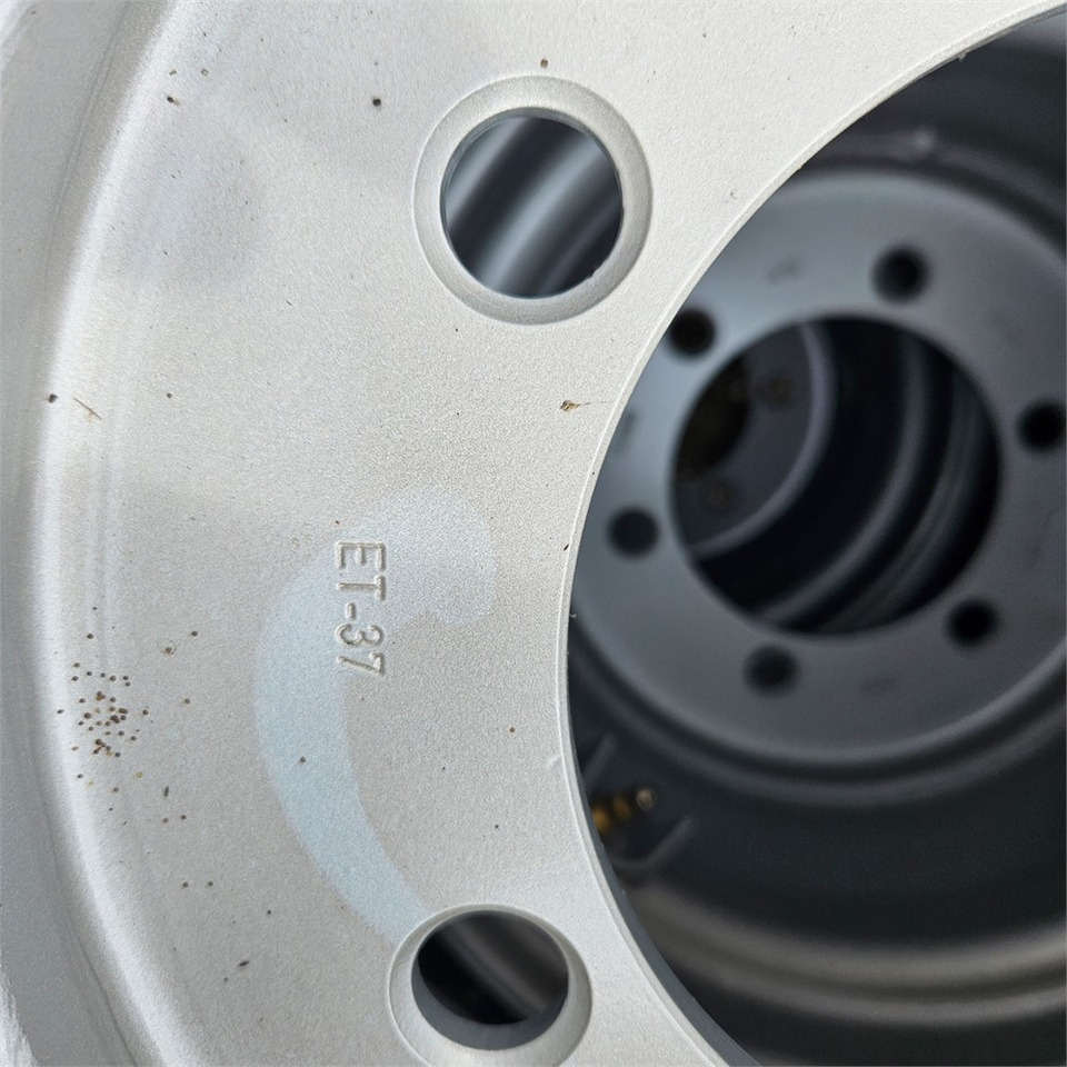 Kompletan kotač za Građevinski strojevi Giant 31X15,5-15: slika Kompletan kotač za Građevinski strojevi Giant 31X15,5-15