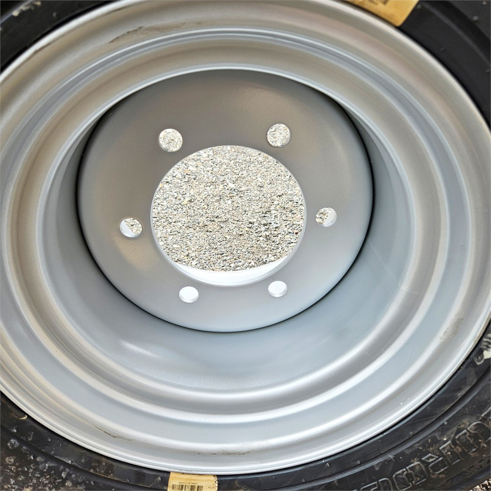 Kompletan kotač za Građevinski strojevi Giant 31X15,5-15: slika Kompletan kotač za Građevinski strojevi Giant 31X15,5-15