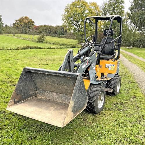 Giant D254SW - Mini utovarivač: slika Giant D254SW - Mini utovarivač Giant D254SW - Mini utovarivač: slika Giant D254SW - Mini utovarivač