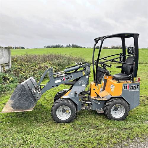 Giant D254SW - Mini utovarivač: slika Giant D254SW - Mini utovarivač Giant D254SW - Mini utovarivač: slika Giant D254SW - Mini utovarivač