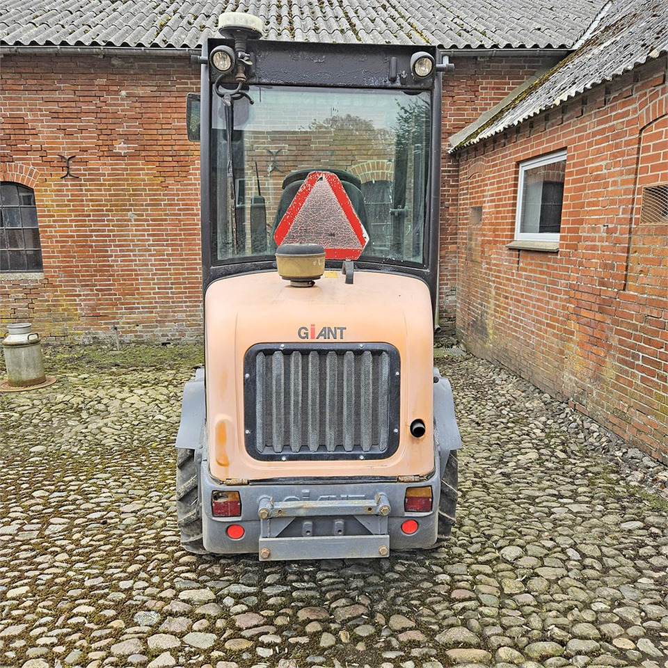 Giant V452T HD - Utovarivač na kotačima: slika Giant V452T HD - Utovarivač na kotačima Giant V452T HD - Utovarivač na kotačima: slika Giant V452T HD - Utovarivač na kotačima