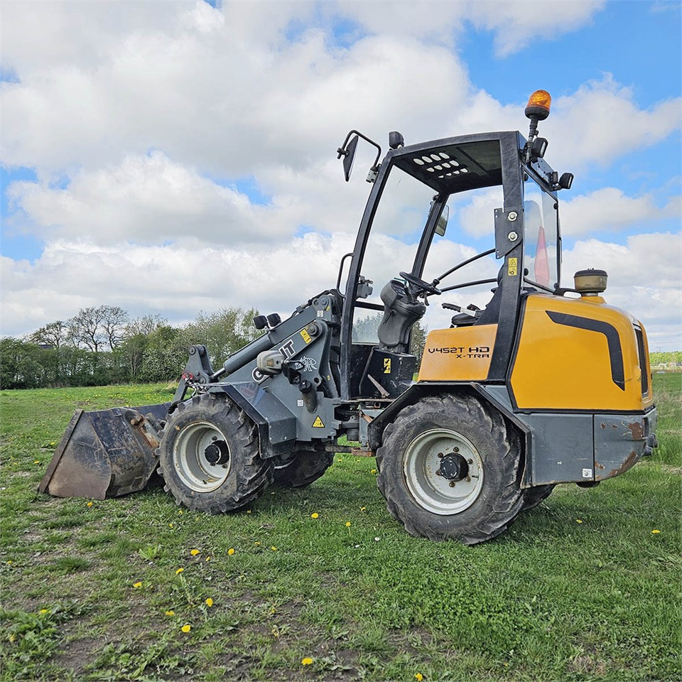 Giant V452T X-TRA HD - Utovarivač na kotačima: slika Giant V452T X-TRA HD - Utovarivač na kotačima Giant V452T X-TRA HD - Utovarivač na kotačima: slika Giant V452T X-TRA HD - Utovarivač na kotačima