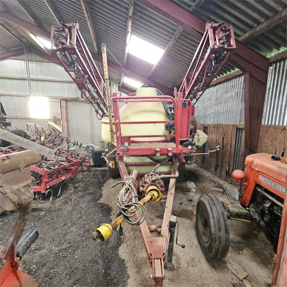 Hardi CM2 Commander 2.800 l - Prskalica: slika Hardi CM2 Commander 2.800 l - Prskalica Hardi CM2 Commander 2.800 l - Prskalica: slika Hardi CM2 Commander 2.800 l - Prskalica