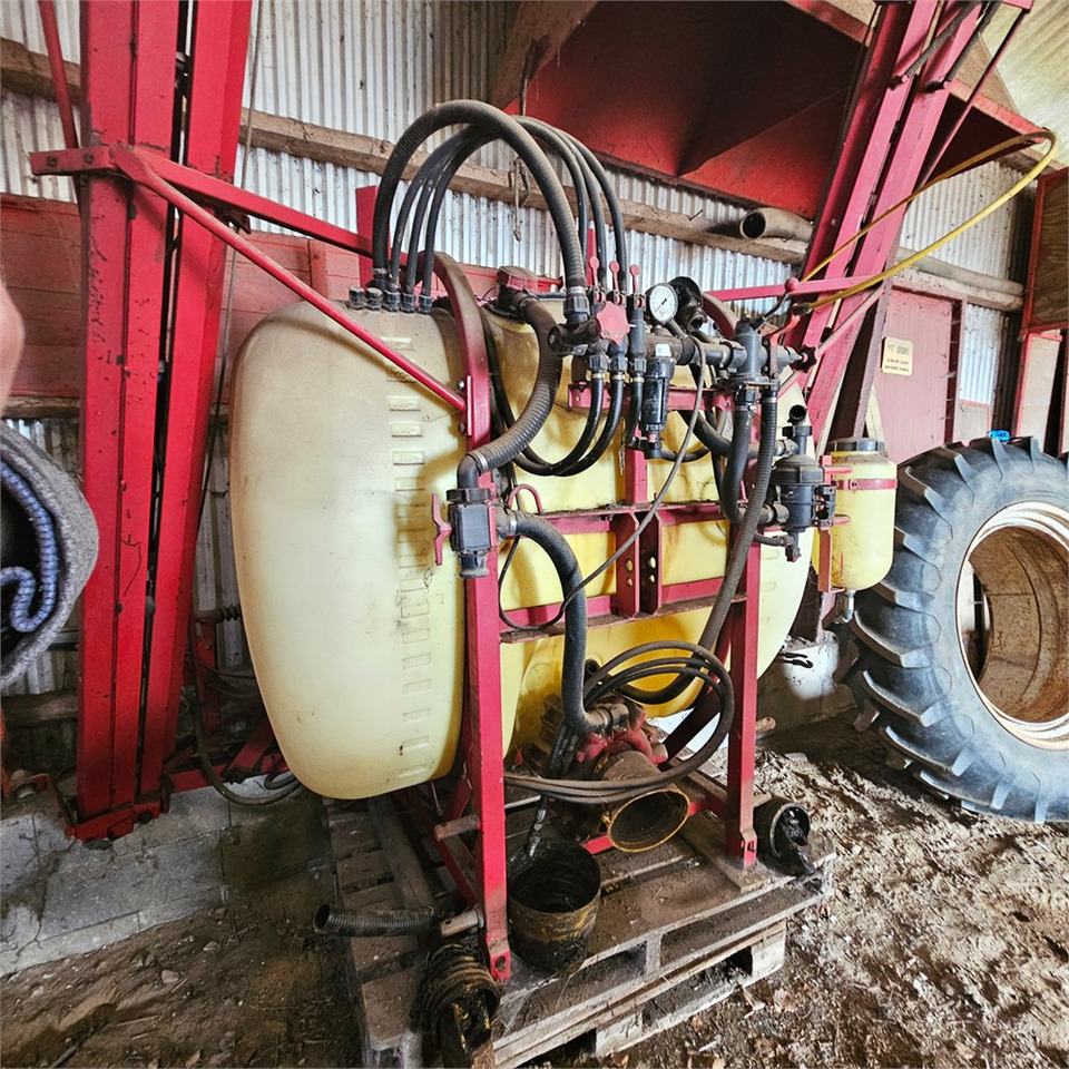 Hardi LXY 800 - Prskalica: slika Hardi LXY 800 - Prskalica Hardi LXY 800 - Prskalica: slika Hardi LXY 800 - Prskalica