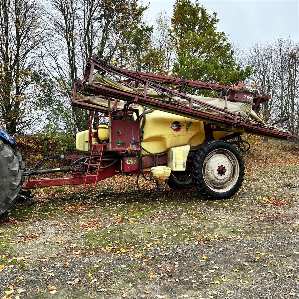Hardi -Twin cm plus 32 - Prskalica: slika Hardi -Twin cm plus 32 - Prskalica Hardi -Twin cm plus 32 - Prskalica: slika Hardi -Twin cm plus 32 - Prskalica
