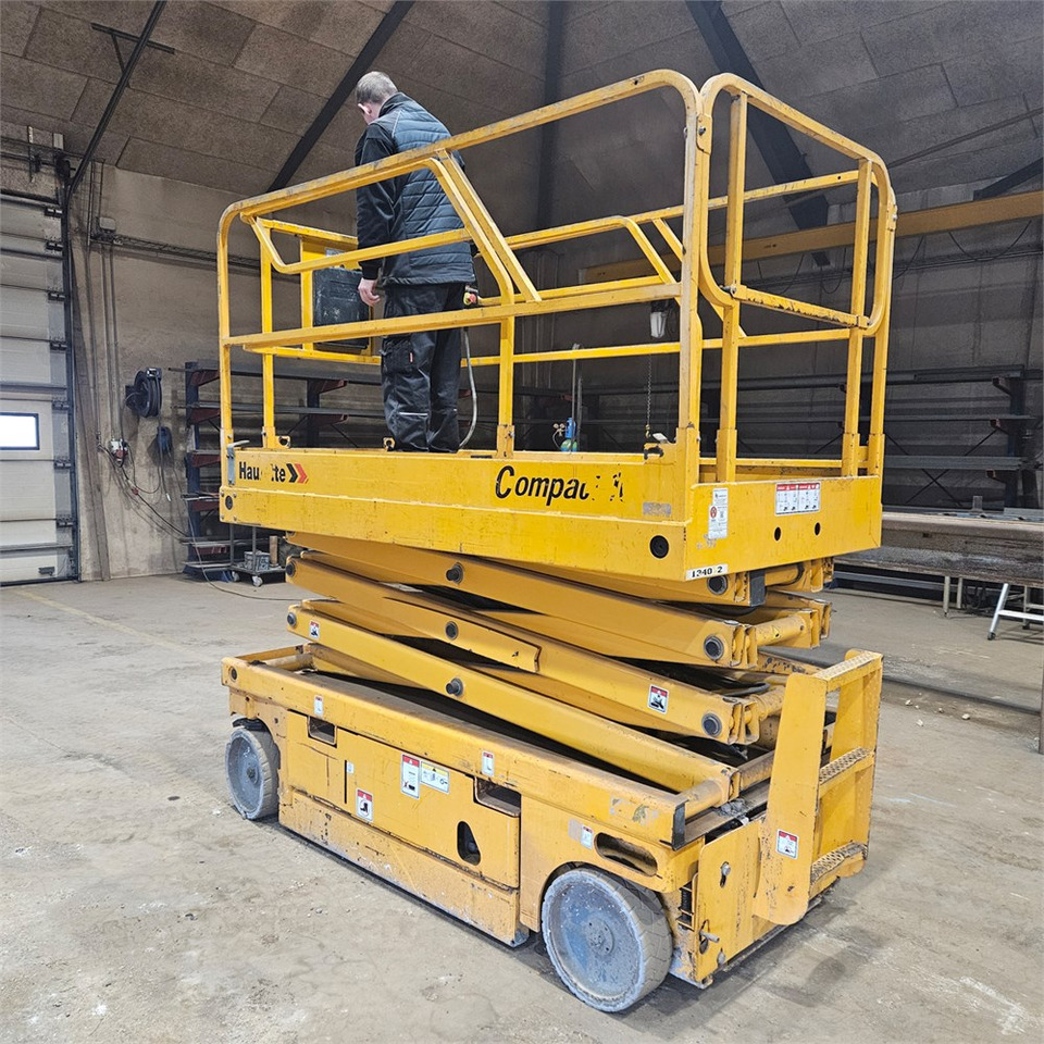 Haulotte Ciseaux Compact 10 - Škarasta podizna platforma: slika Haulotte Ciseaux Compact 10 - Škarasta podizna platforma Haulotte Ciseaux Compact 10 - Škarasta podizna platforma: slika Haulotte Ciseaux Compact 10 - Škarasta podizna platforma