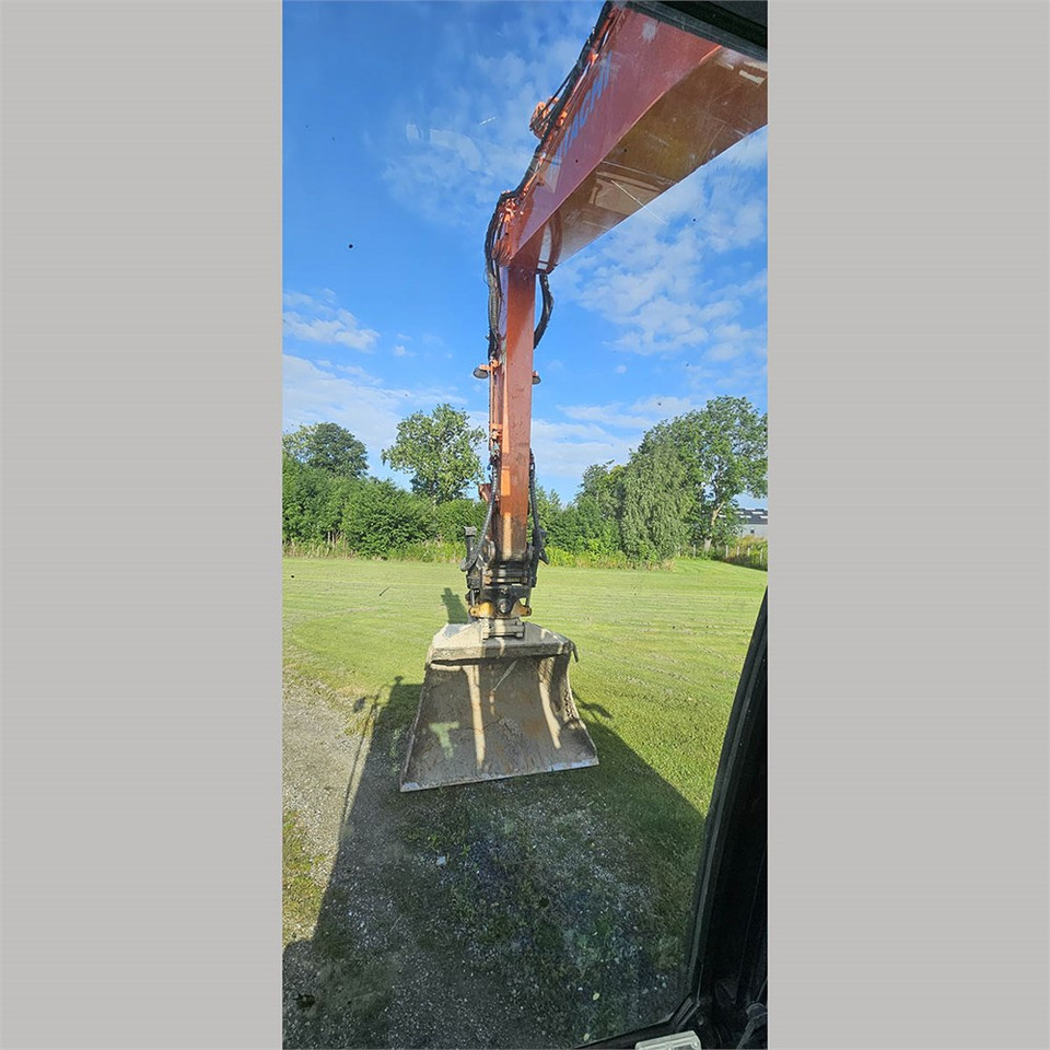 Zakup Hitachi ZX 225 Hitachi ZX 225: slika Zakup Hitachi ZX 225 Hitachi ZX 225