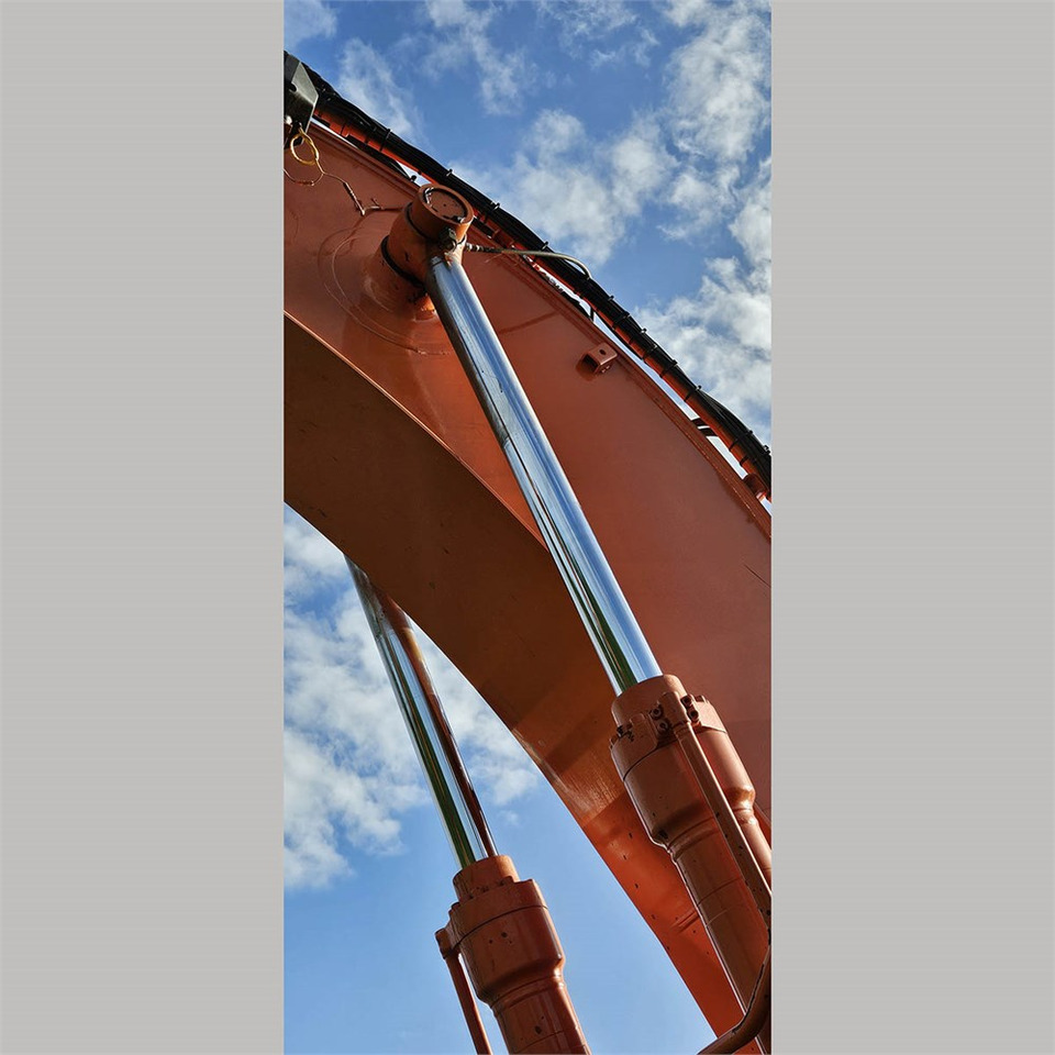 Zakup Hitachi ZX 225 Hitachi ZX 225: slika Zakup Hitachi ZX 225 Hitachi ZX 225