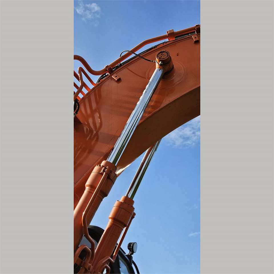 Zakup Hitachi ZX 225 Hitachi ZX 225: slika Zakup Hitachi ZX 225 Hitachi ZX 225