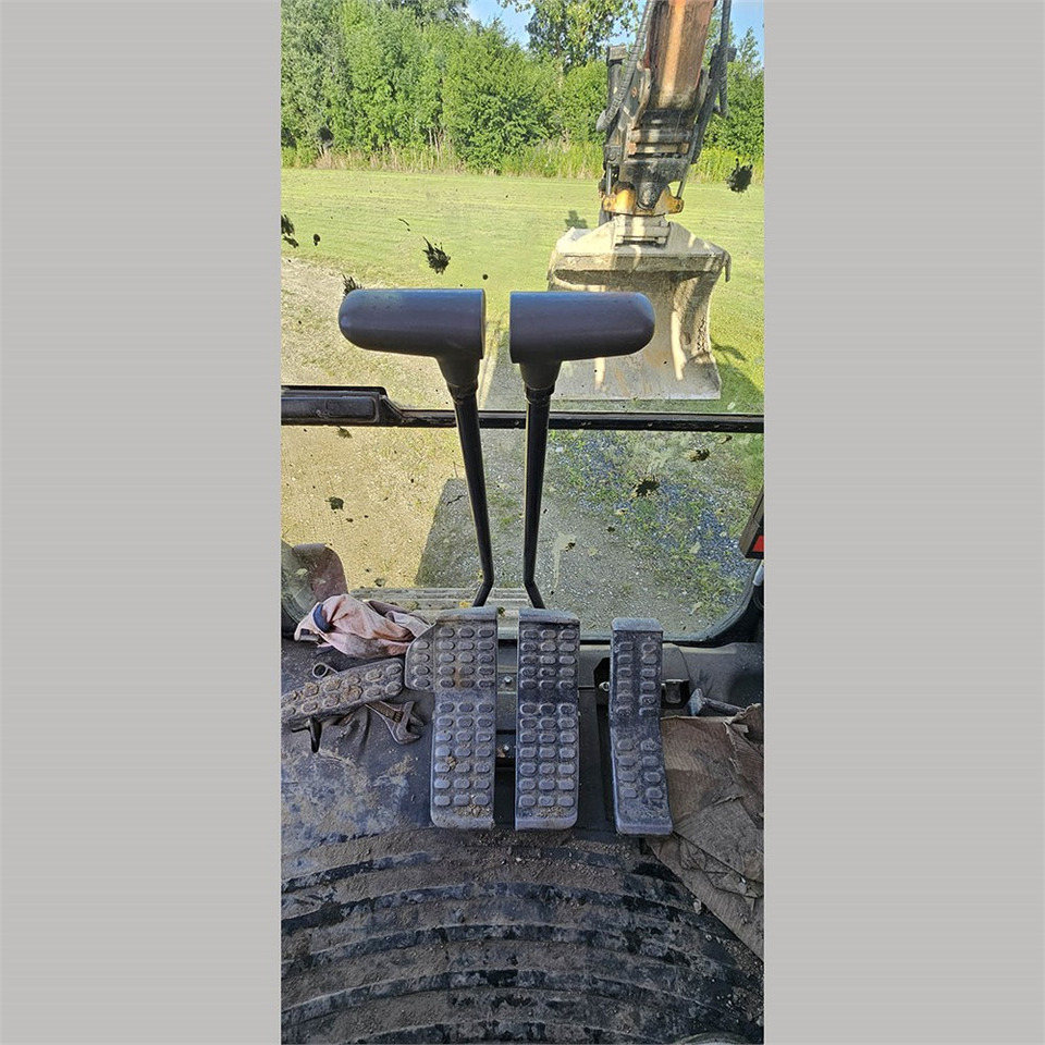 Zakup Hitachi ZX 225 Hitachi ZX 225: slika Zakup Hitachi ZX 225 Hitachi ZX 225