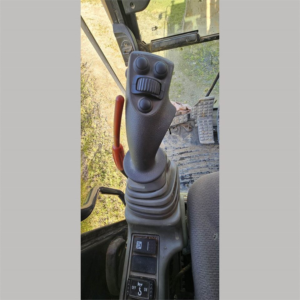 Zakup Hitachi ZX 225 Hitachi ZX 225: slika Zakup Hitachi ZX 225 Hitachi ZX 225