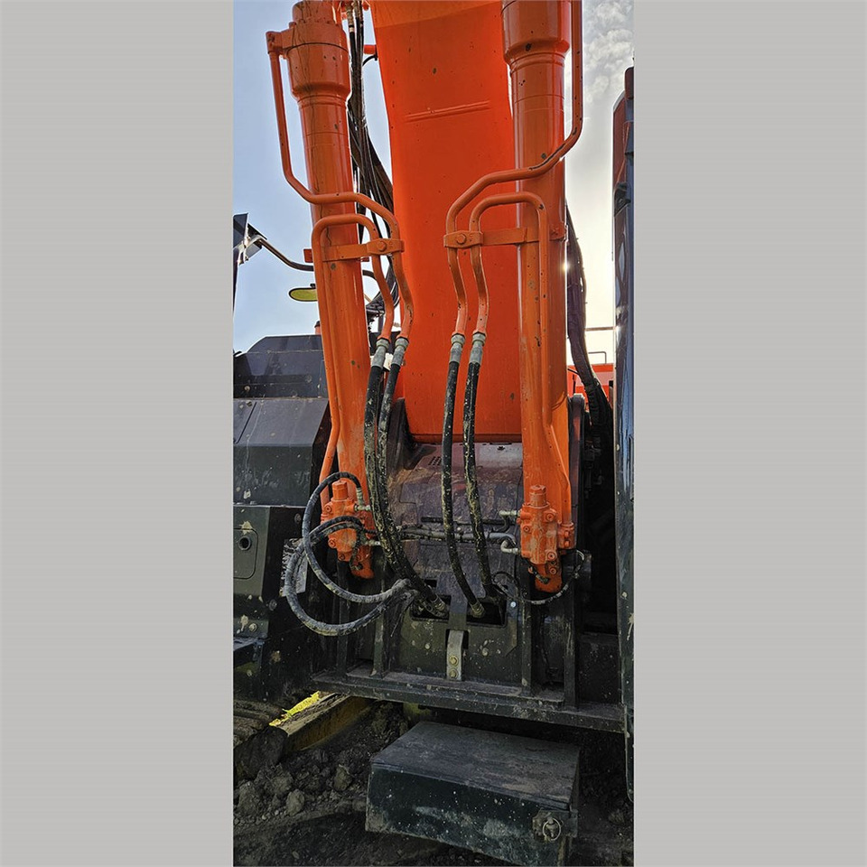 Zakup Hitachi ZX 225 Hitachi ZX 225: slika Zakup Hitachi ZX 225 Hitachi ZX 225