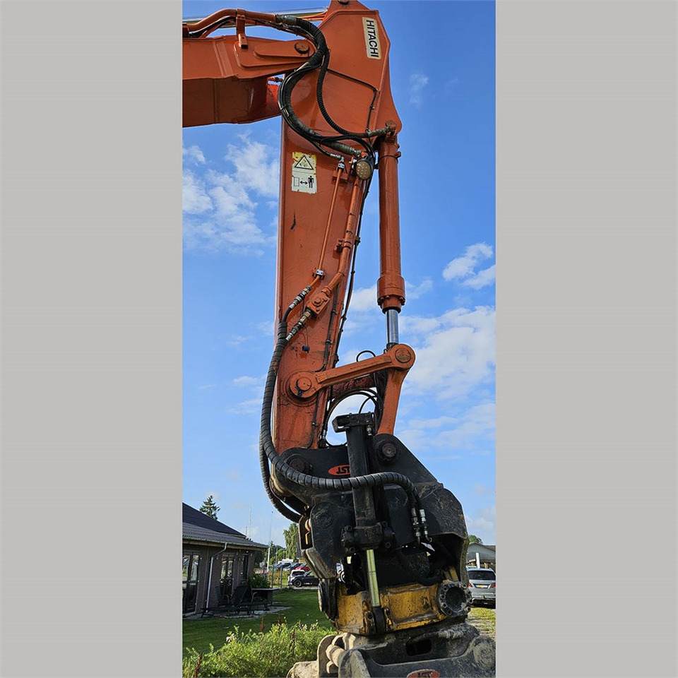 Zakup Hitachi ZX 225 Hitachi ZX 225: slika Zakup Hitachi ZX 225 Hitachi ZX 225