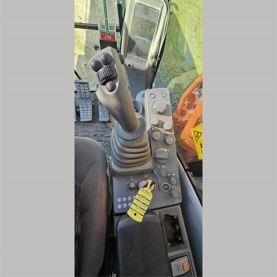 Zakup Hitachi ZX 225 Hitachi ZX 225: slika Zakup Hitachi ZX 225 Hitachi ZX 225