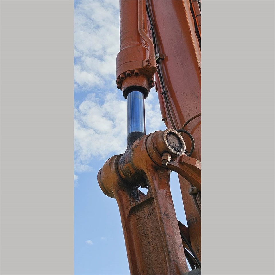 Zakup Hitachi ZX 225 Hitachi ZX 225: slika Zakup Hitachi ZX 225 Hitachi ZX 225