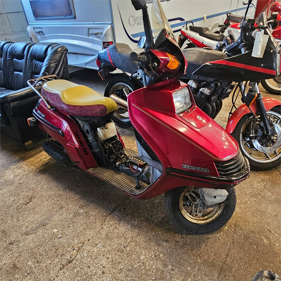 Honda 250 Spacy - Motocikl: slika Honda 250 Spacy - Motocikl Honda 250 Spacy - Motocikl: slika Honda 250 Spacy - Motocikl