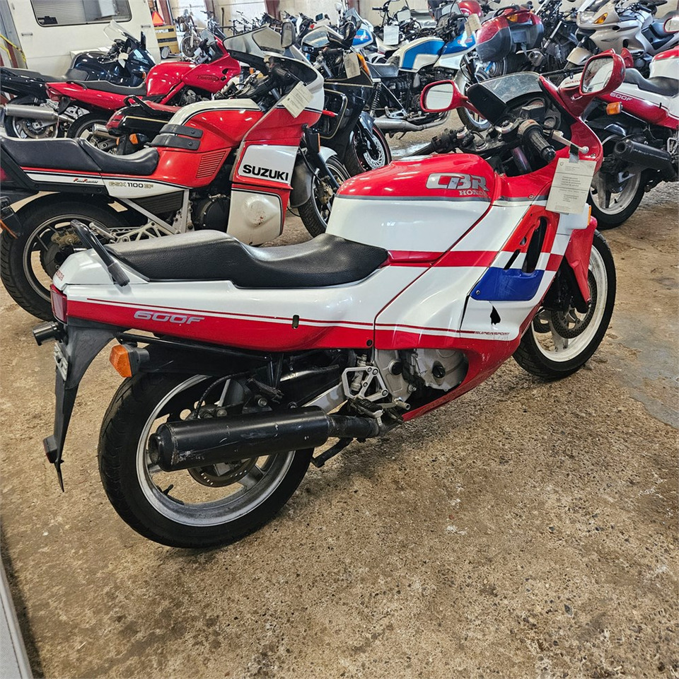 Honda CBR600F Super sport - Motocikl: slika Honda CBR600F Super sport - Motocikl Honda CBR600F Super sport - Motocikl: slika Honda CBR600F Super sport - Motocikl