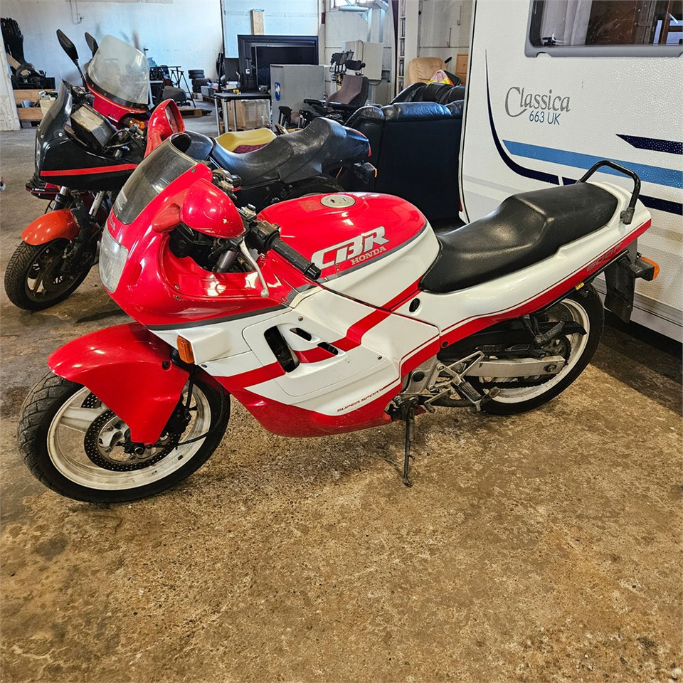 Honda CBR600F Super sport - Motocikl: slika Honda CBR600F Super sport - Motocikl Honda CBR600F Super sport - Motocikl: slika Honda CBR600F Super sport - Motocikl