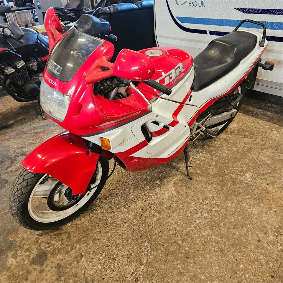 Honda CBR600F Super sport - Motocikl: slika Honda CBR600F Super sport - Motocikl Honda CBR600F Super sport - Motocikl: slika Honda CBR600F Super sport - Motocikl