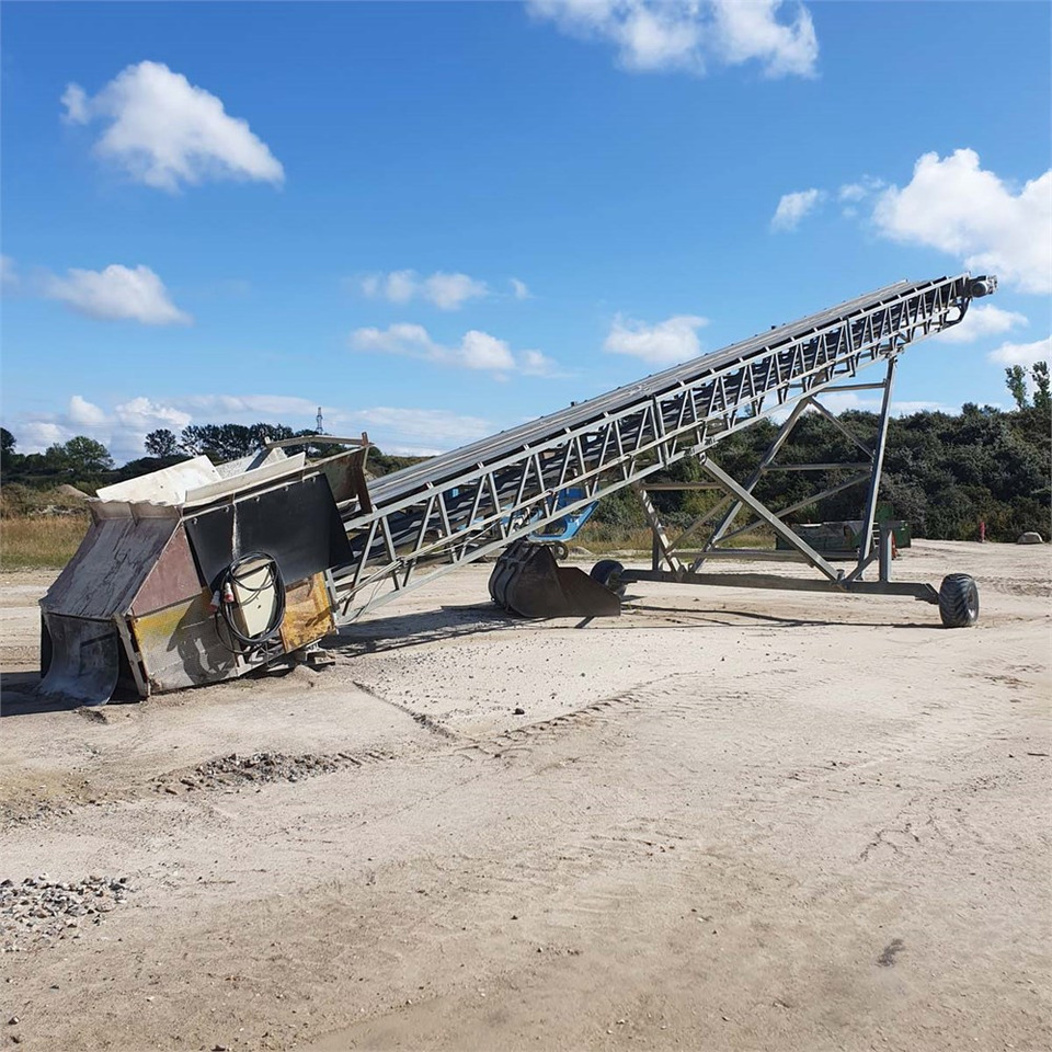 Hvirring Smede- & Maskinfabrik 20 m - Transporter: slika Hvirring Smede- & Maskinfabrik 20 m - Transporter Hvirring Smede- & Maskinfabrik 20 m - Transporter: slika Hvirring Smede- & Maskinfabrik 20 m - Transporter