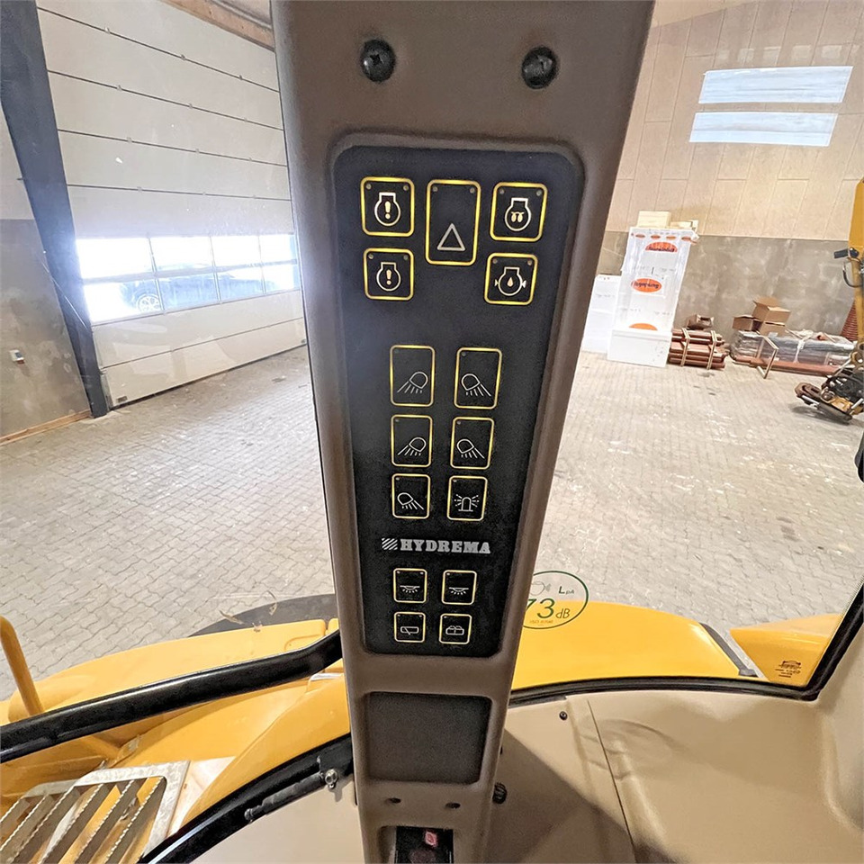 Zglobni istovarivač Hydrema 922 F: slika Zglobni istovarivač Hydrema 922 F