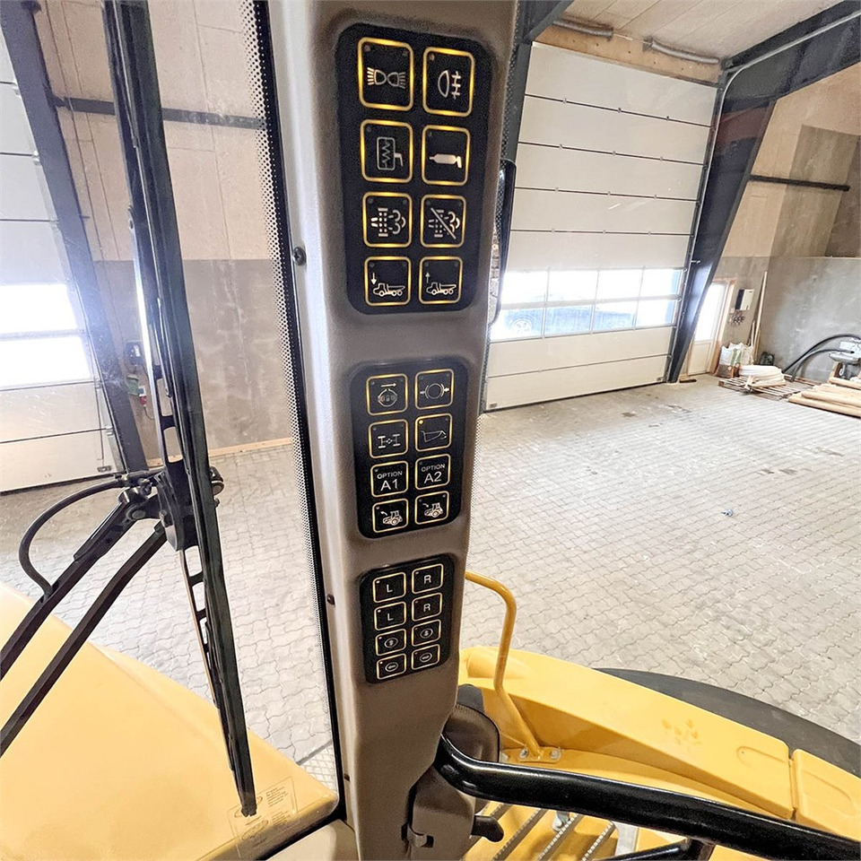 Zglobni istovarivač Hydrema 922 F: slika Zglobni istovarivač Hydrema 922 F