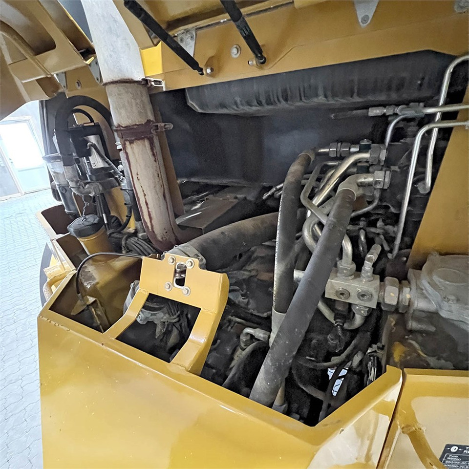 Zglobni istovarivač Hydrema 922 F: slika Zglobni istovarivač Hydrema 922 F