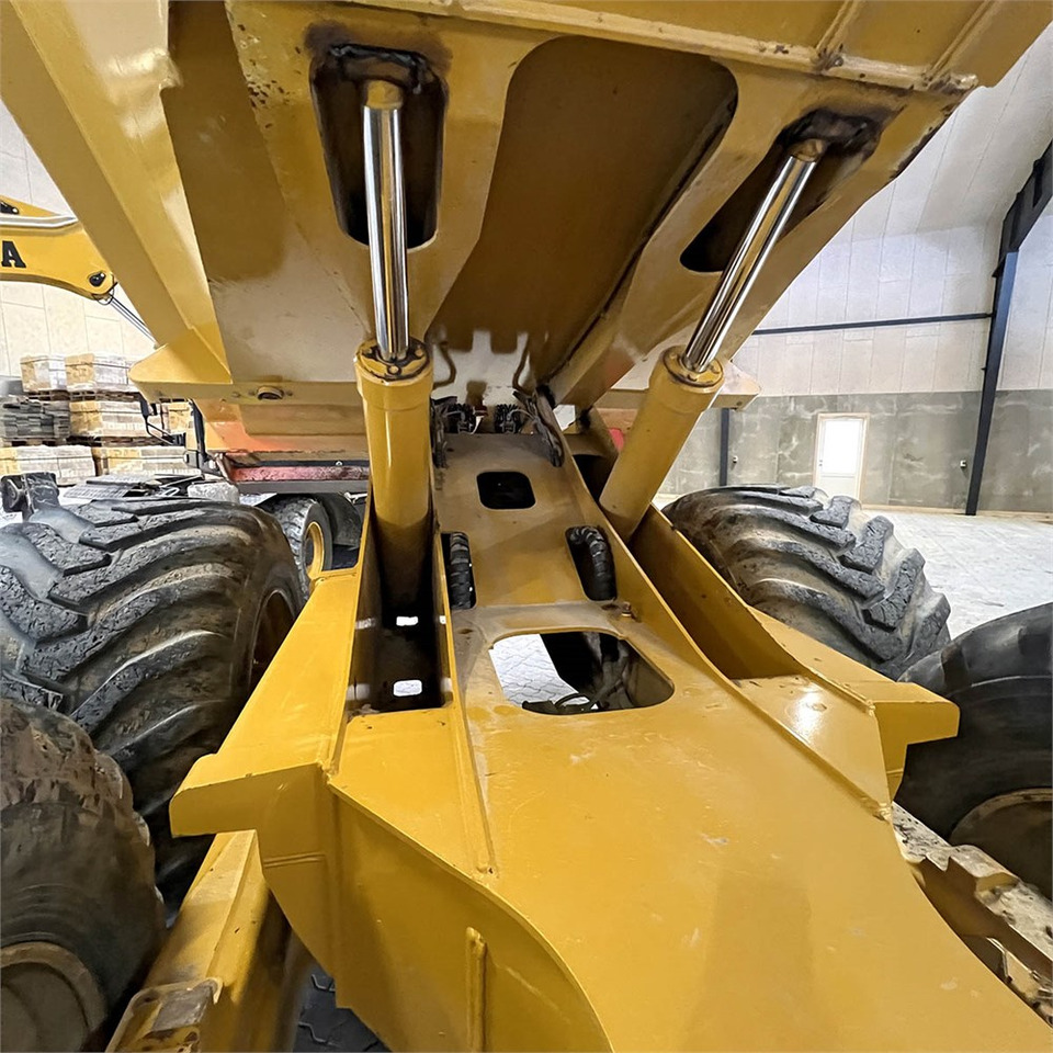 Zglobni istovarivač Hydrema 922 F: slika Zglobni istovarivač Hydrema 922 F