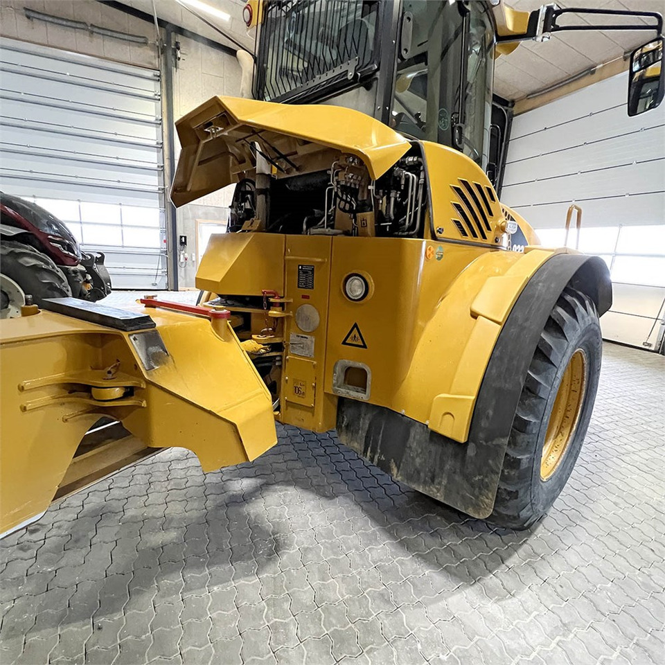 Zglobni istovarivač Hydrema 922 F: slika Zglobni istovarivač Hydrema 922 F