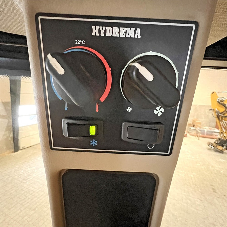 Zglobni istovarivač Hydrema 922 F: slika Zglobni istovarivač Hydrema 922 F