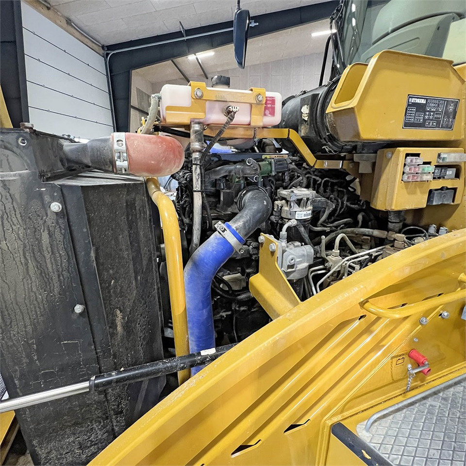 Zglobni istovarivač Hydrema 922 F: slika Zglobni istovarivač Hydrema 922 F