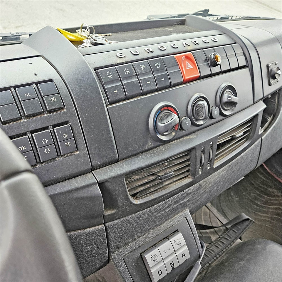 Kiper, Kamion s kranom Iveco Eurocargo 120E25: slika Kiper, Kamion s kranom Iveco Eurocargo 120E25
