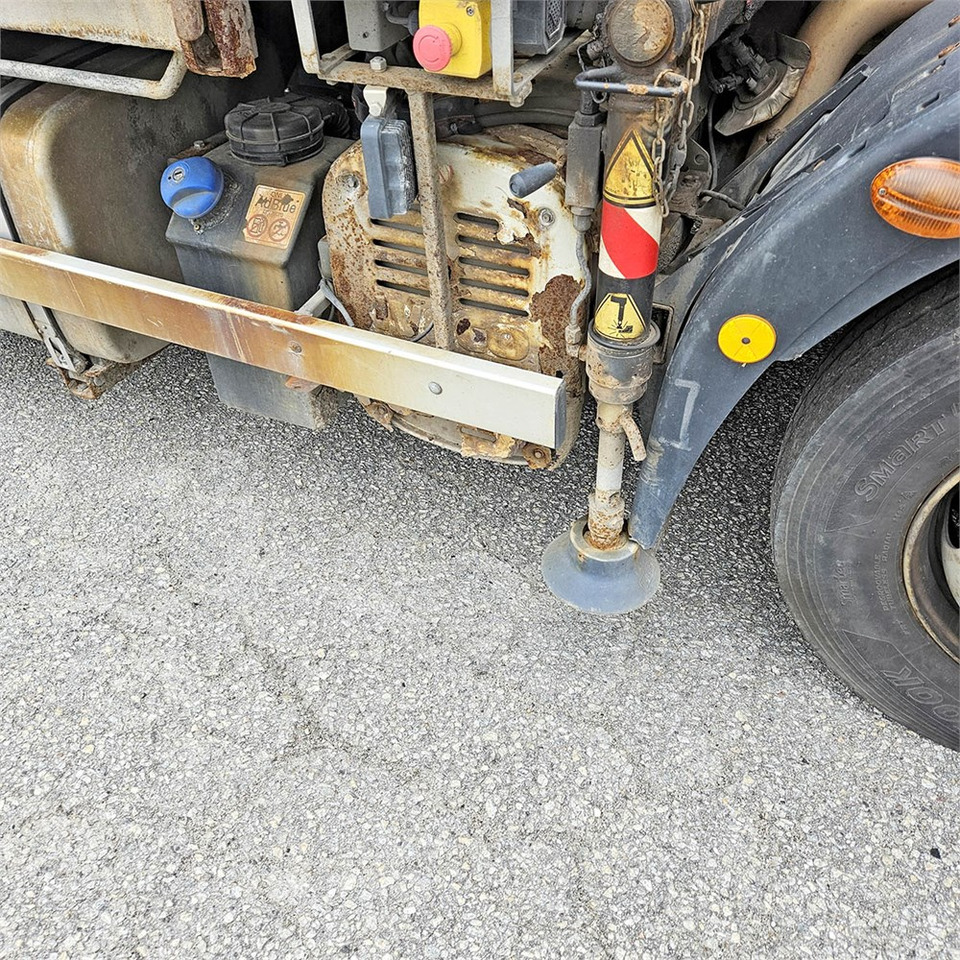 Kiper, Kamion s kranom Iveco Eurocargo 120E25: slika Kiper, Kamion s kranom Iveco Eurocargo 120E25