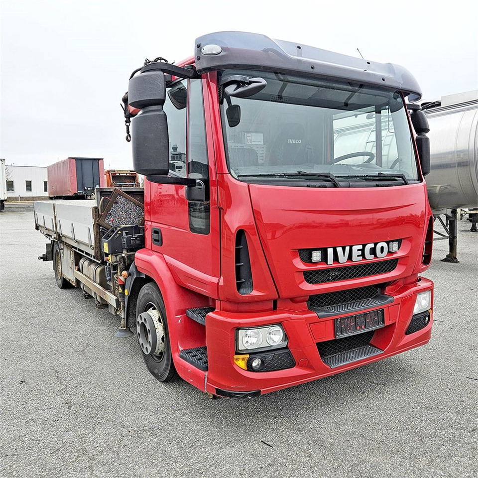 Kiper, Kamion s kranom Iveco Eurocargo 120E25: slika Kiper, Kamion s kranom Iveco Eurocargo 120E25