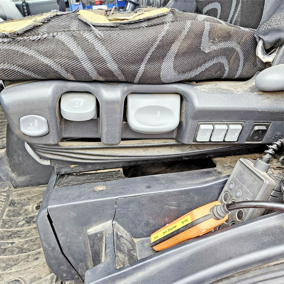 Kiper, Kamion s kranom Iveco Eurocargo 120E25: slika Kiper, Kamion s kranom Iveco Eurocargo 120E25